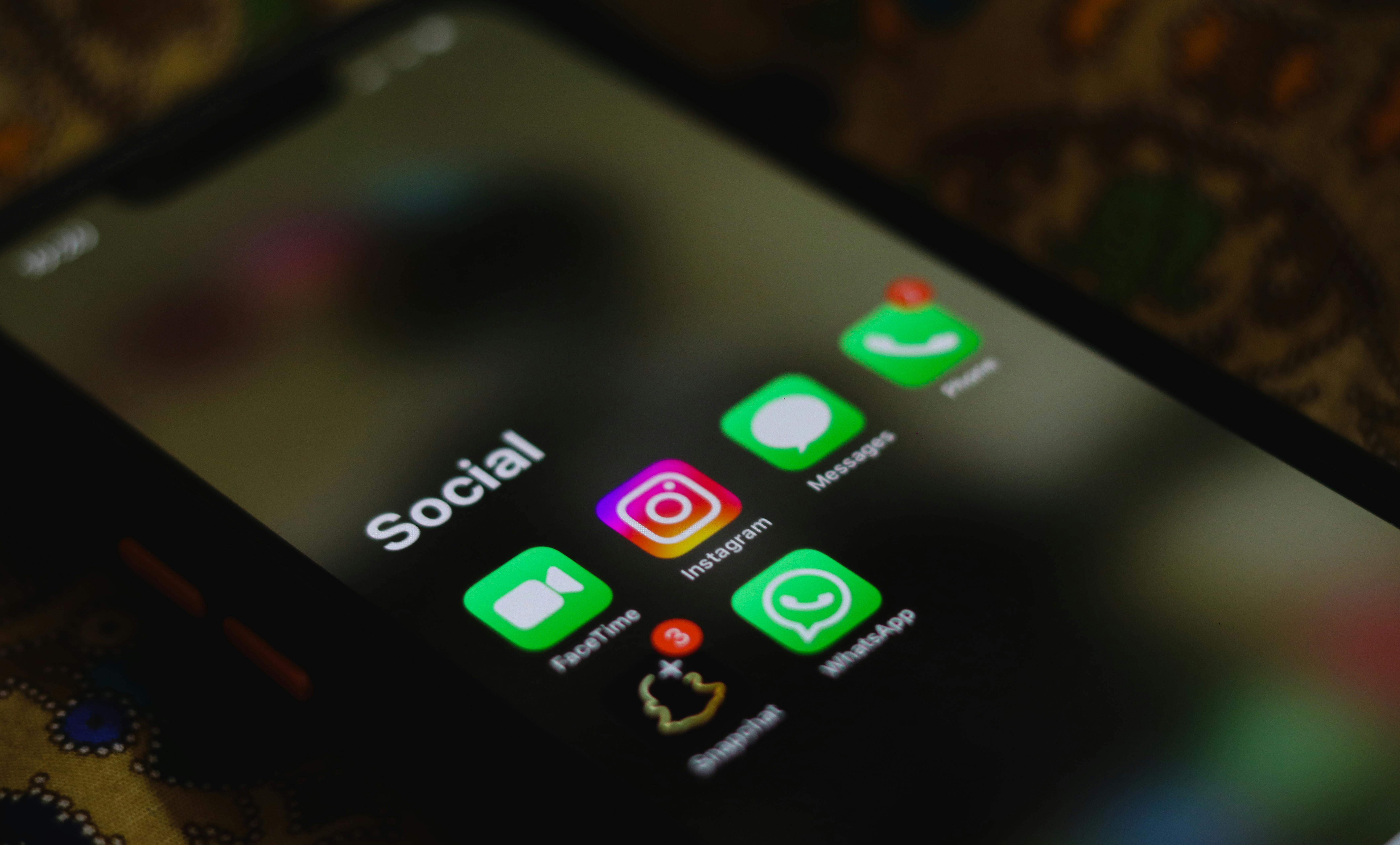 インスタフォロワー買う日本人で人気アカウントを簡単作成
